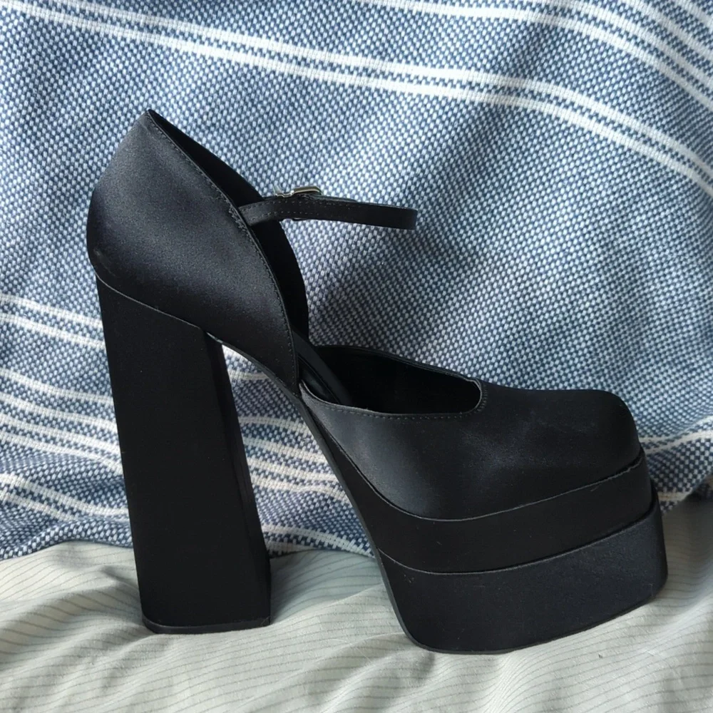 Black Gianni Bini Heels Size 8 - Picture 6 of 8